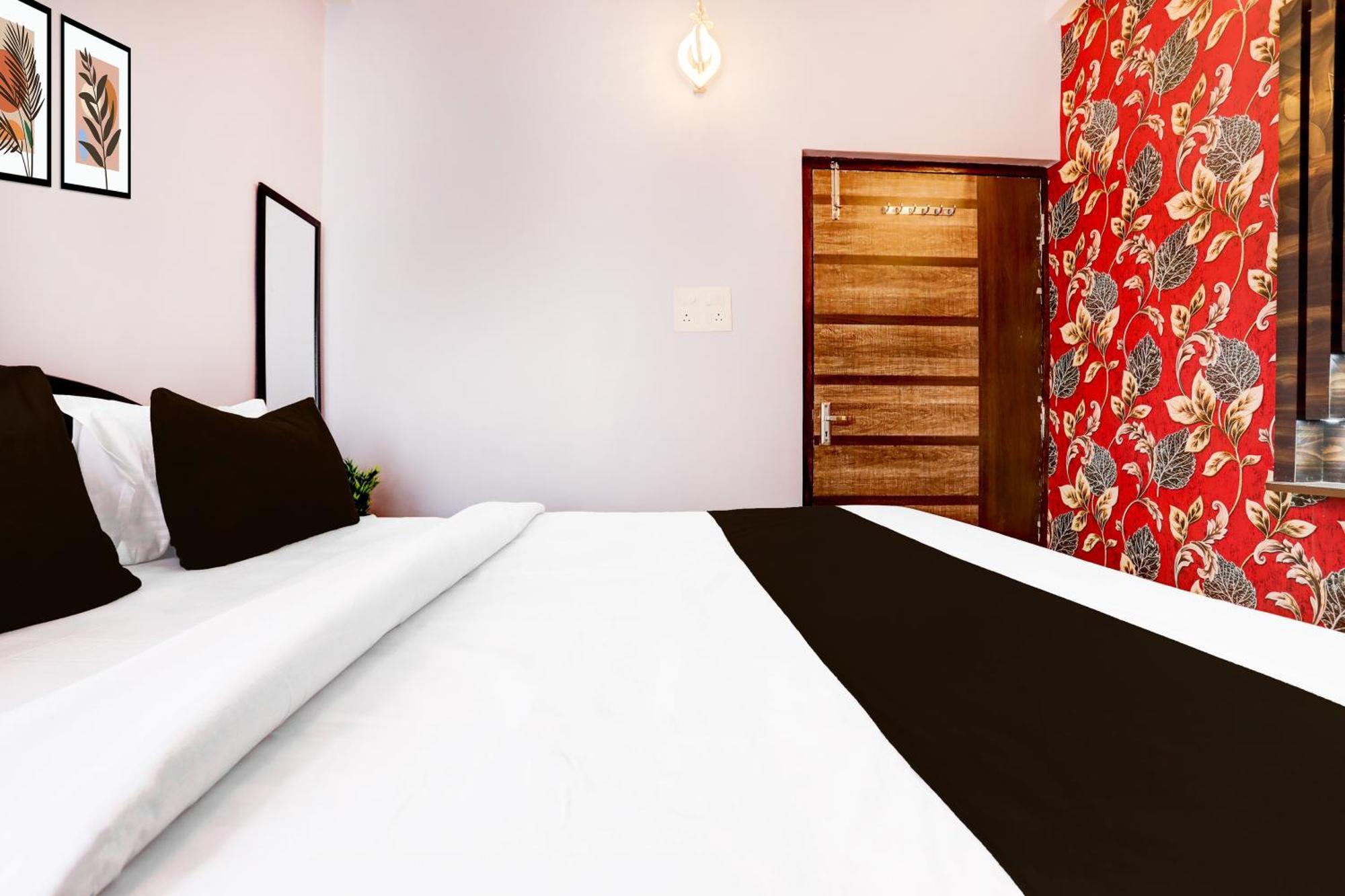 Hotel O Deejit Inn Dānāpur エクステリア 写真